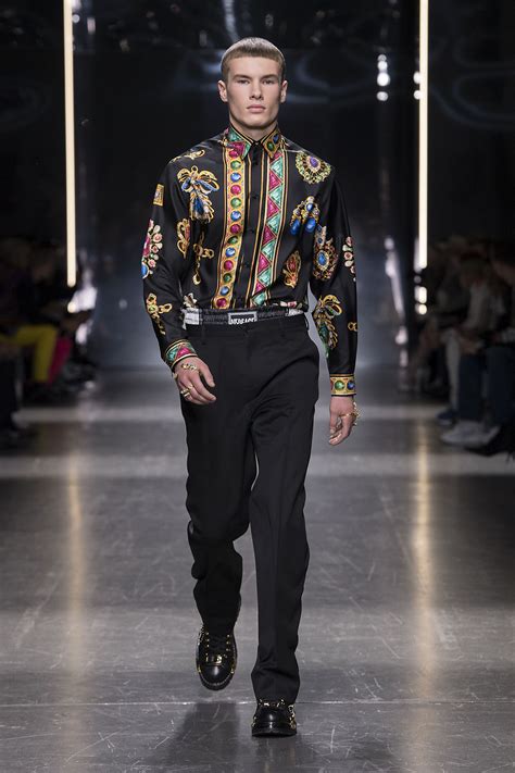 versace ropa de hombre|Versace official online store.